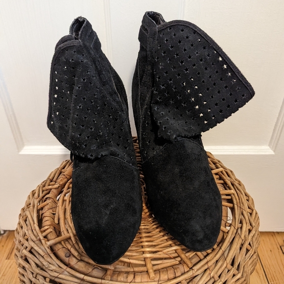 Chinese Laundry Black Leather Booties, Heels, Fringe, Buckle, Star Cut Outs, 8 M - Picture 5 of 10